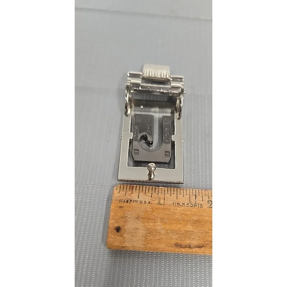 Gucci G Logo Clip